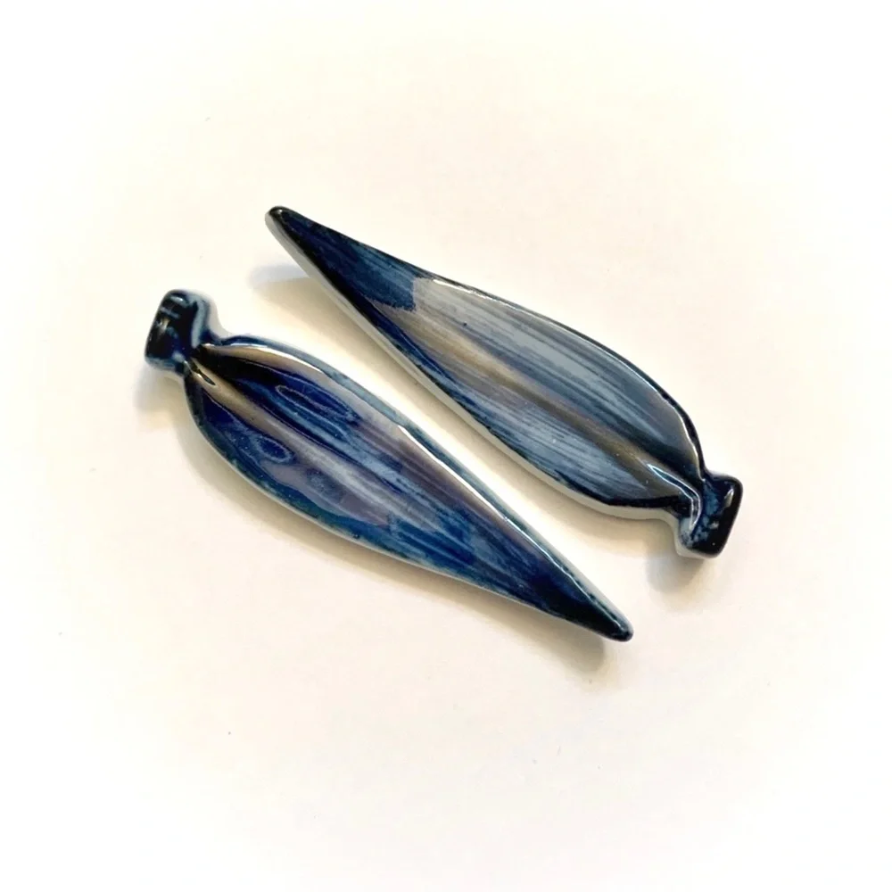 VTG 2 Glazed White Blue Ceramic Leaf Chopstick Rests